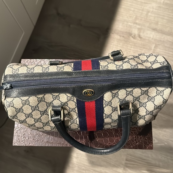Back from the spa and all pretty! ‼️‼️. GUCCI BOSTON BAG. - Picture 8 of 16